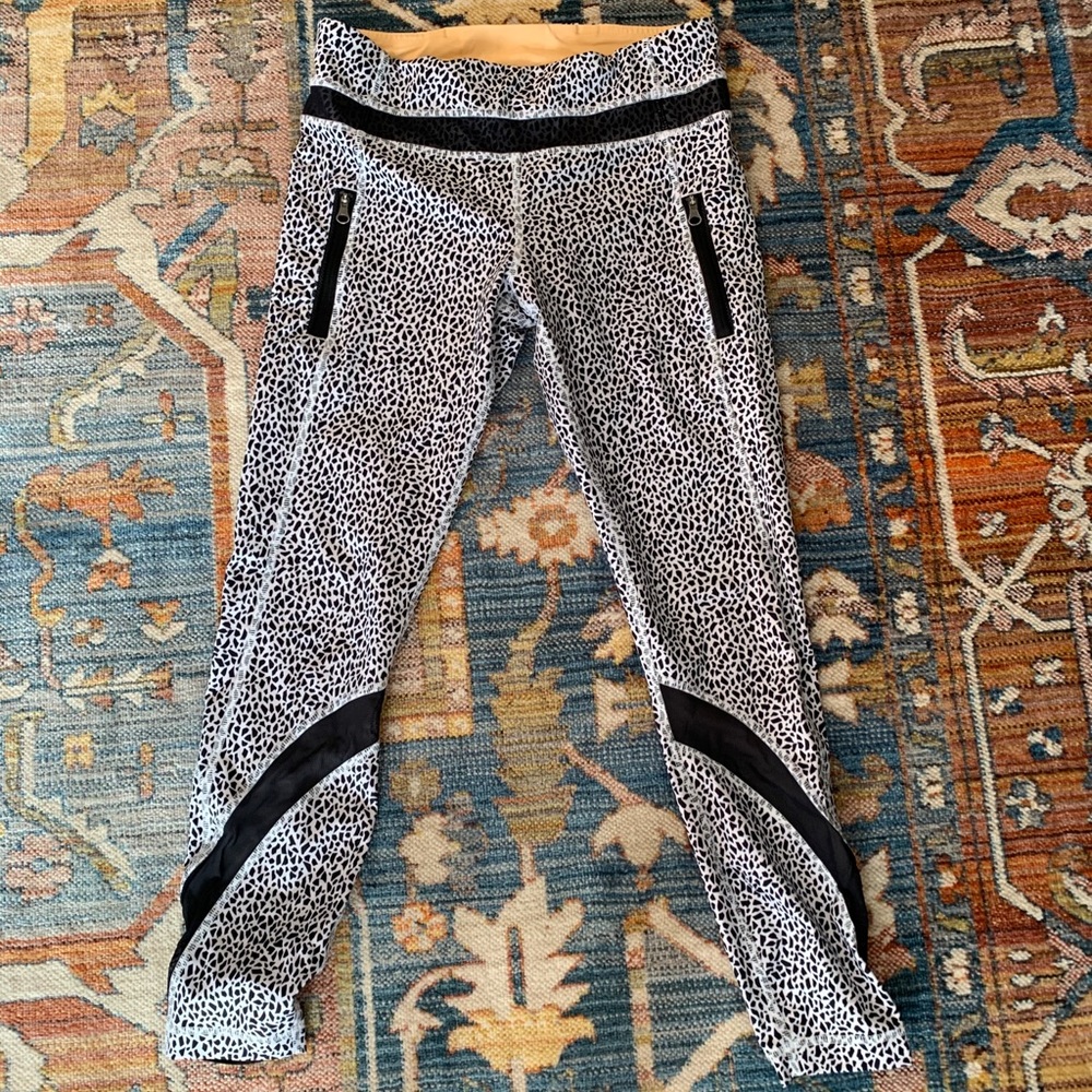 Lululemon crop leopard running leggings sz 6
